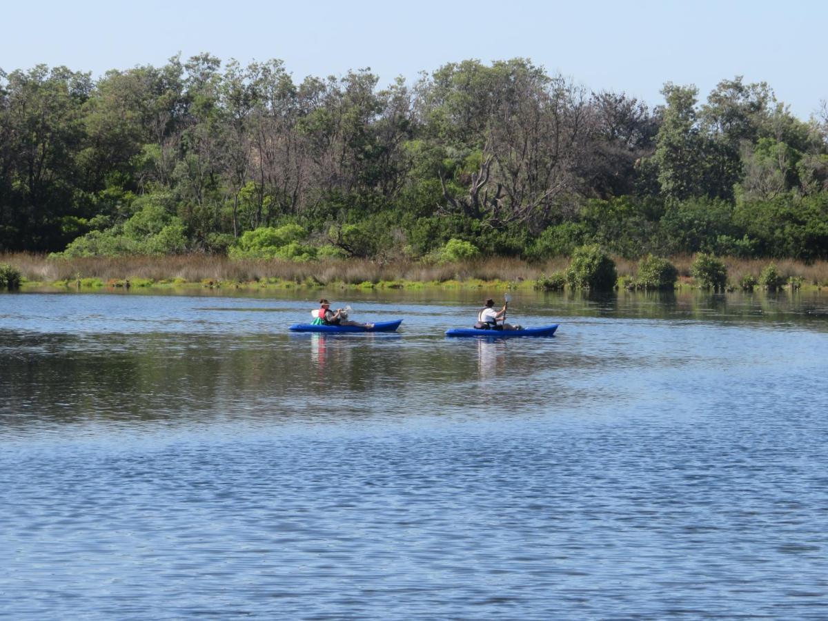 Lakes Entrance Waterfront Cottages With King Beds Luaran gambar