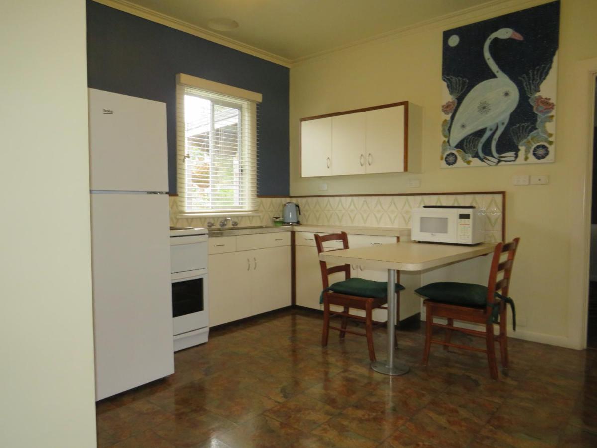 Lakes Entrance Waterfront Cottages With King Beds Luaran gambar