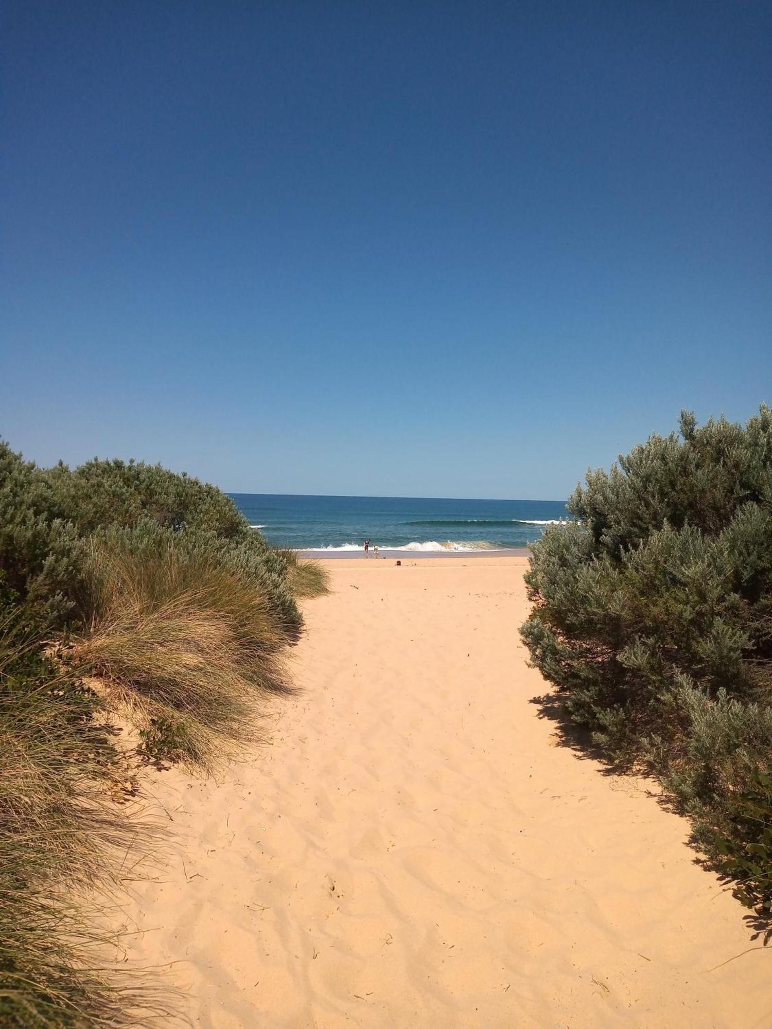 Lakes Entrance Waterfront Cottages With King Beds Luaran gambar
