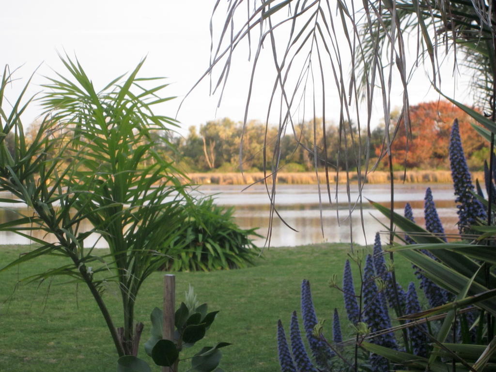 Lakes Entrance Waterfront Cottages With King Beds Luaran gambar