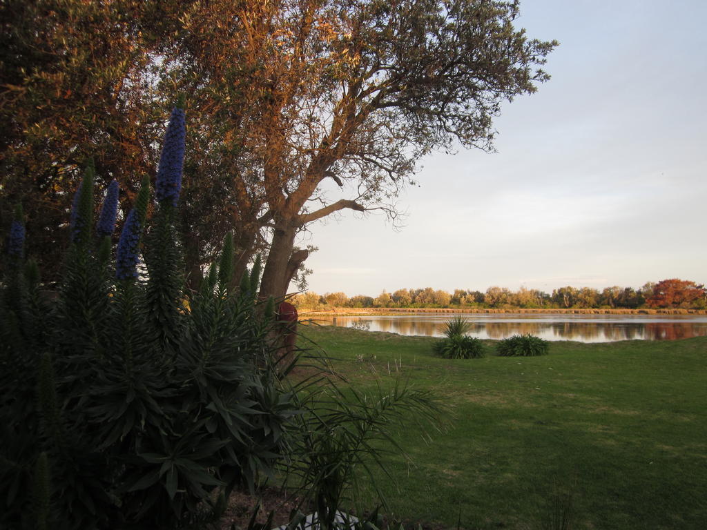 Lakes Entrance Waterfront Cottages With King Beds Luaran gambar