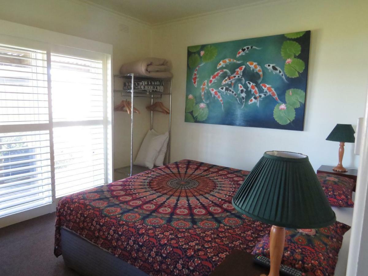 Lakes Entrance Waterfront Cottages With King Beds Luaran gambar